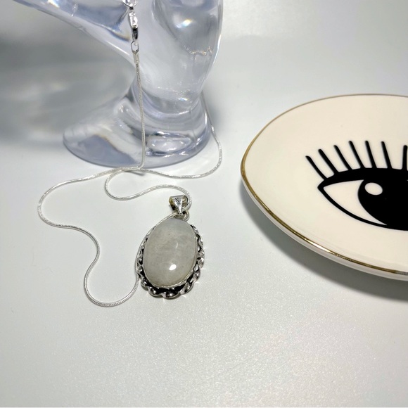 π Lovely flower moonstone necklace - Picture 5 of 9